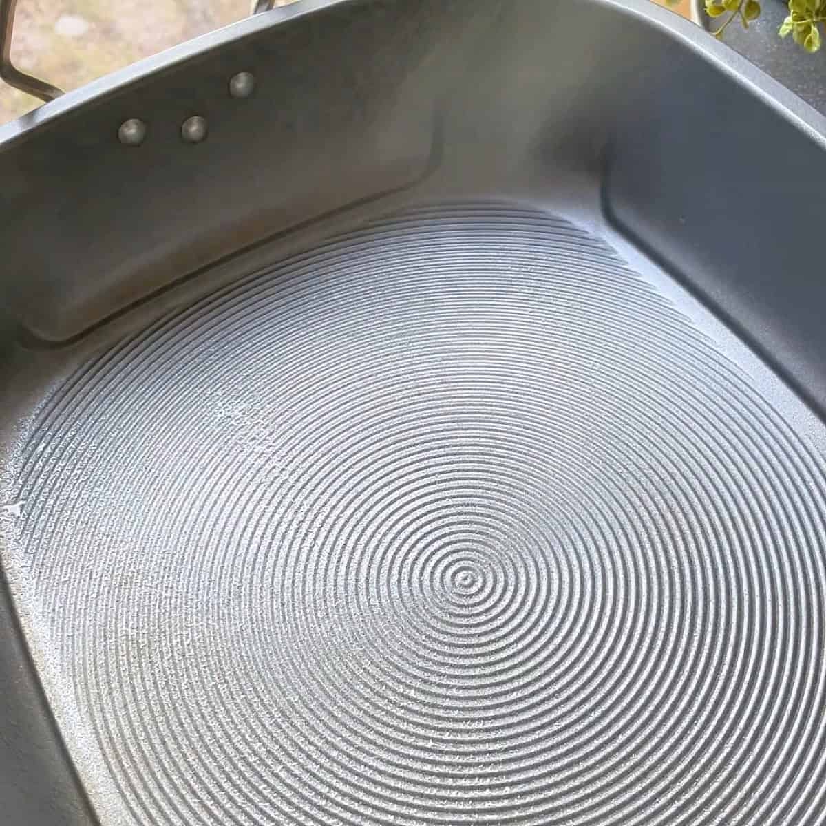 Greased non-stick roasting pan.