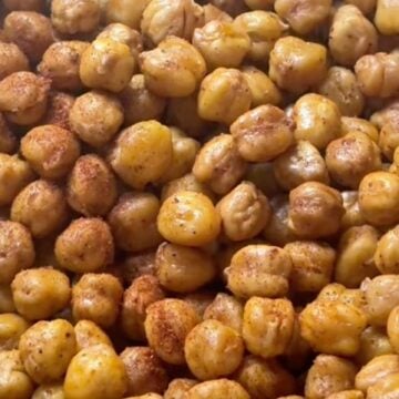 Crispy buffalo chickpeas roasted and dusted with seasoning.