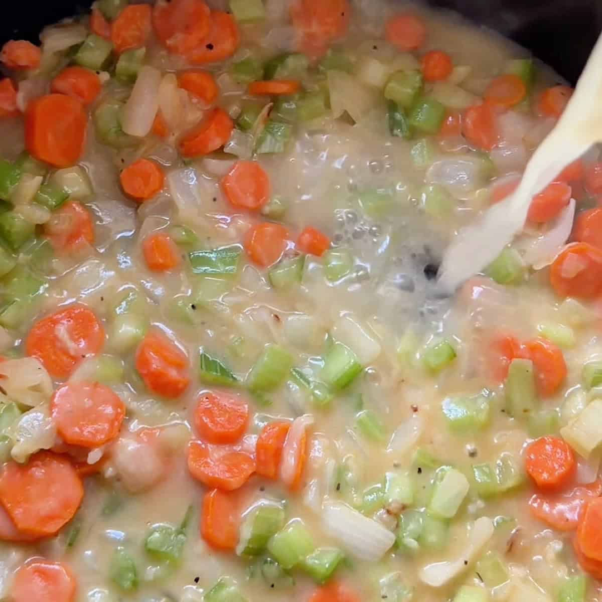 Flour mixed with chicken broth and vegetables.